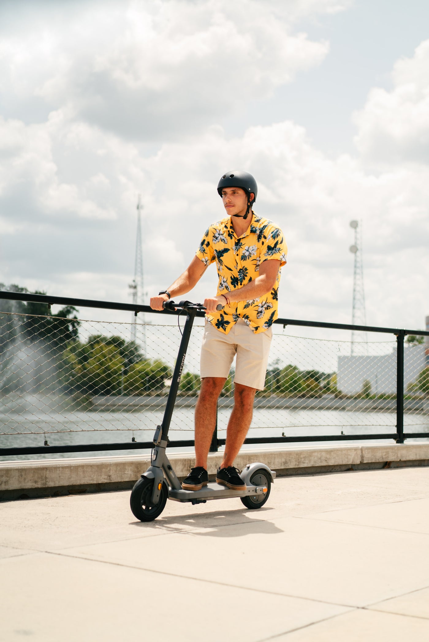 Blutron One S40 | 700W 20Mph 25Miles Electric Scooter